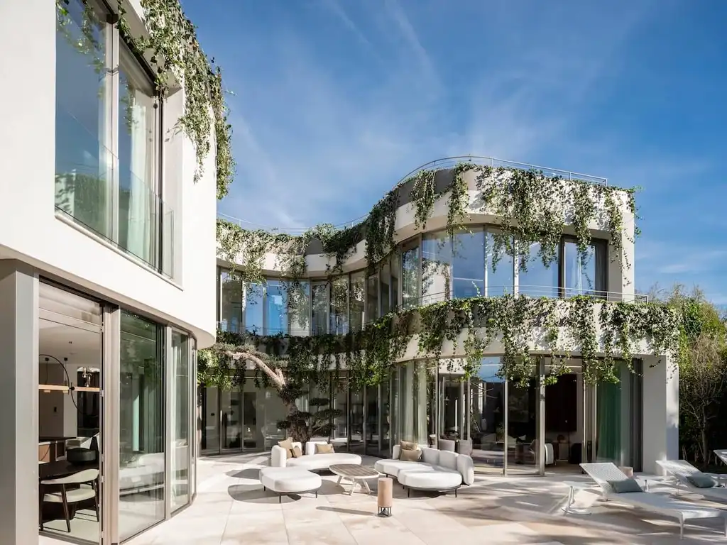 VQR 18003 – SANELL by Palomino Arquitectos Liquid Architecture and Curved Harmony in Bendinat Spain 4