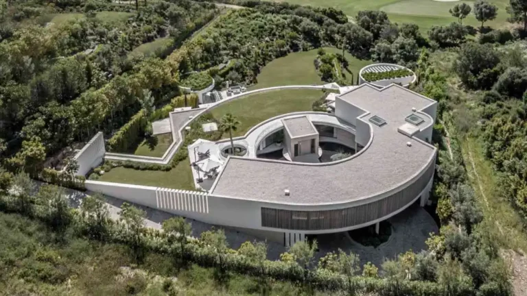 Villa Vela by ARK Architects, A Contemporary Masterpiece with Sea Views in Sotogrande, Spain