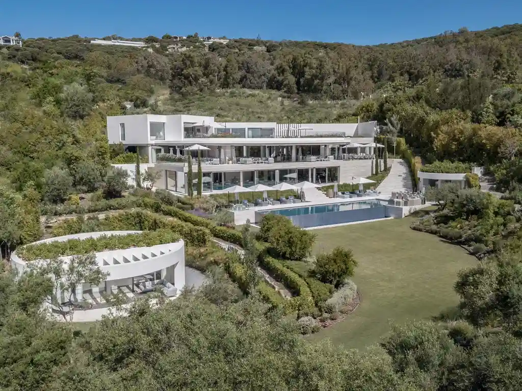 Villa Vela by ARK Architects, A Contemporary Masterpiece with Sea Views in Sotogrande, Spain