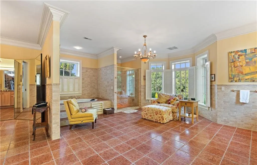 1067 E Kent Rd A Rare Gated Estate Offering 7.22 Acres of Refined Luxury in Buena Vista 12