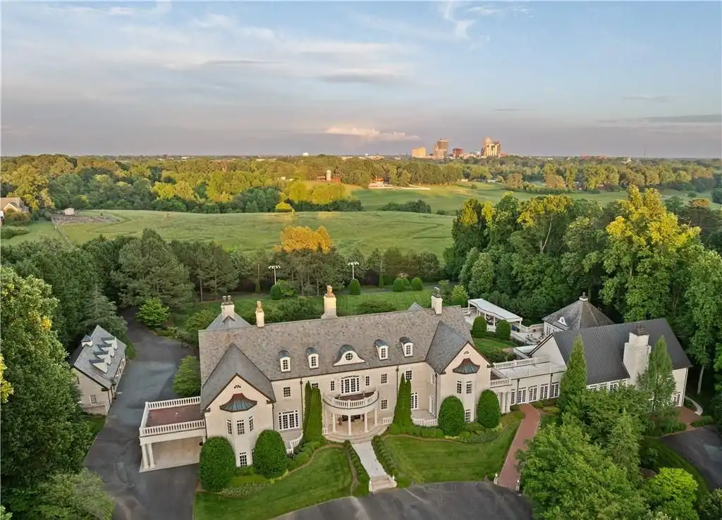 1067 E Kent Rd A Rare Gated Estate Offering 7.22 Acres of Refined Luxury in Buena Vista 3