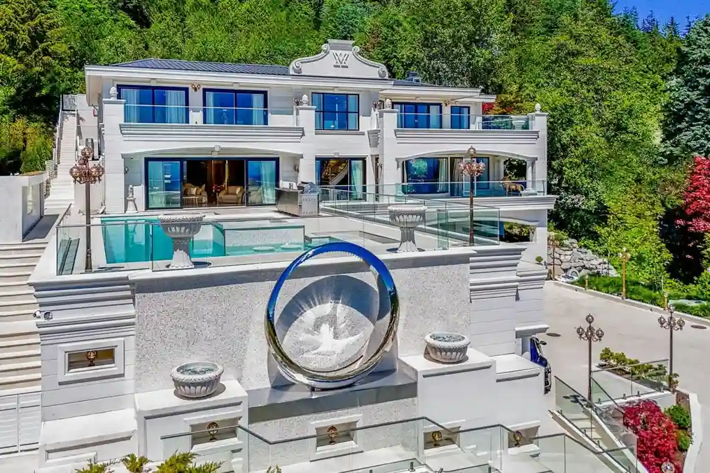 1121 Crestline Rd Unveils a Spectacular Legacy Estate in West Vancouver Priced at C38.8 Million 17