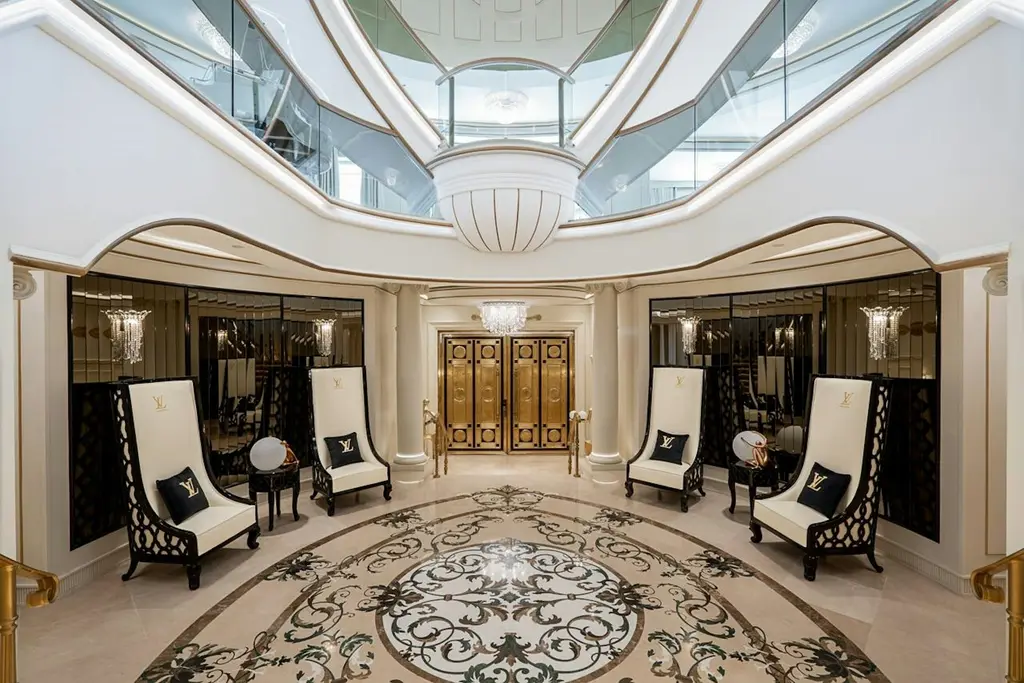 1121 Crestline Rd Unveils a Spectacular Legacy Estate in West Vancouver Priced at C38.8 Million 3