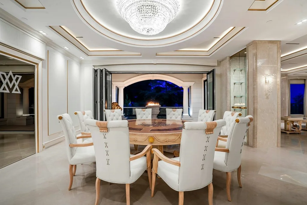 1121 Crestline Rd Unveils a Spectacular Legacy Estate in West Vancouver Priced at C38.8 Million 9