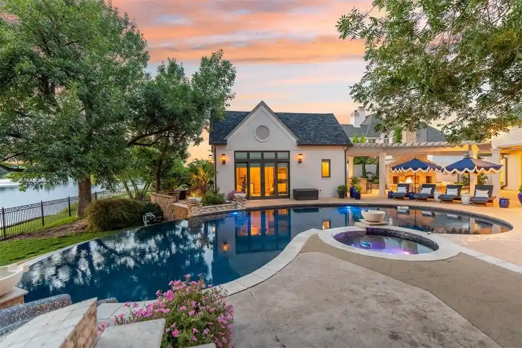 18909 Saddle River Dr Delivers Breathtaking Resort Living on a Peaceful Oklahoma Lake for 2 5