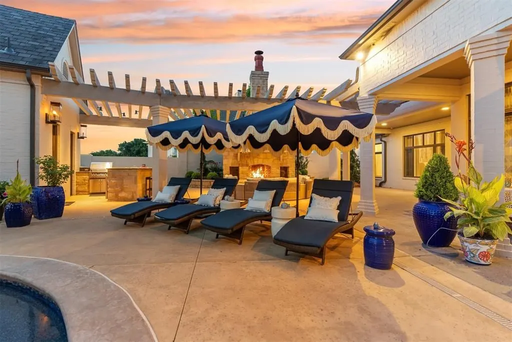 18909 Saddle River Dr Delivers Breathtaking Resort Living on a Peaceful Oklahoma Lake for 2 6