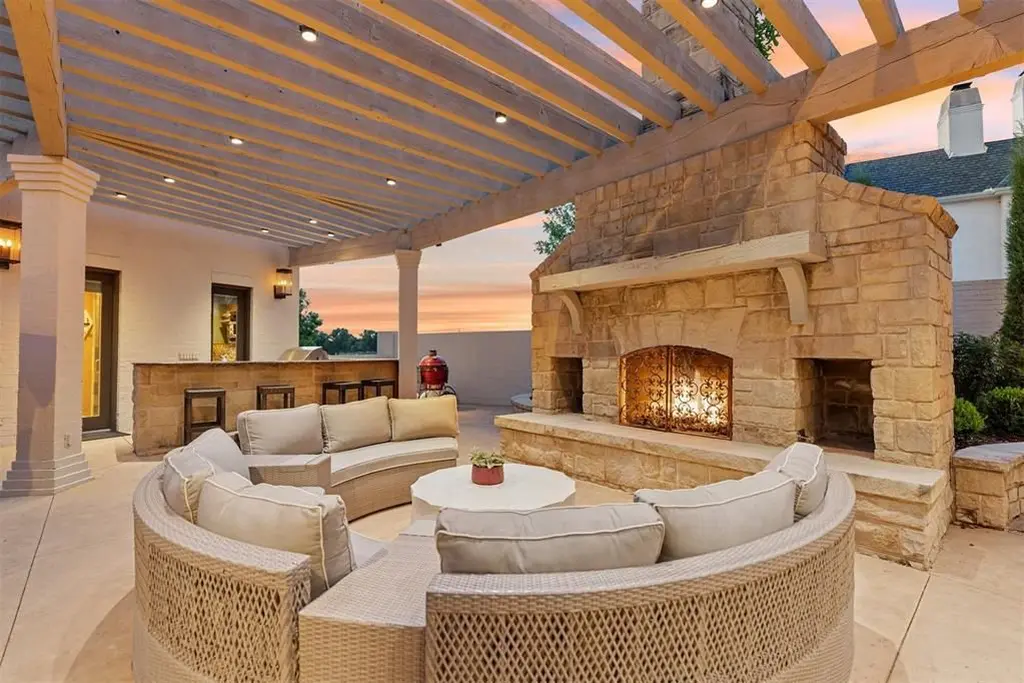 18909 Saddle River Dr Delivers Breathtaking Resort Living on a Peaceful Oklahoma Lake for 2 7