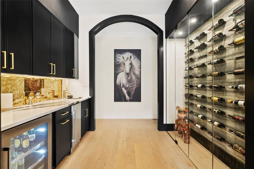 2 Maple Way A Spectacular Modern Masterpiece of Innovation and Luxury in New York Listed at 4488888 10