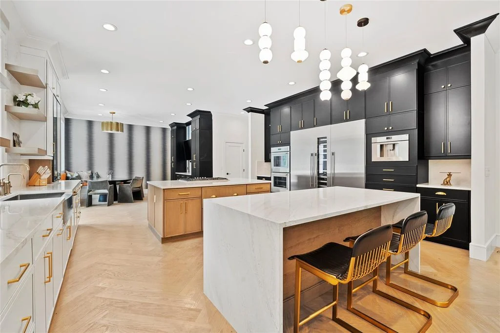 2 Maple Way A Spectacular Modern Masterpiece of Innovation and Luxury in New York Listed at 4488888 14