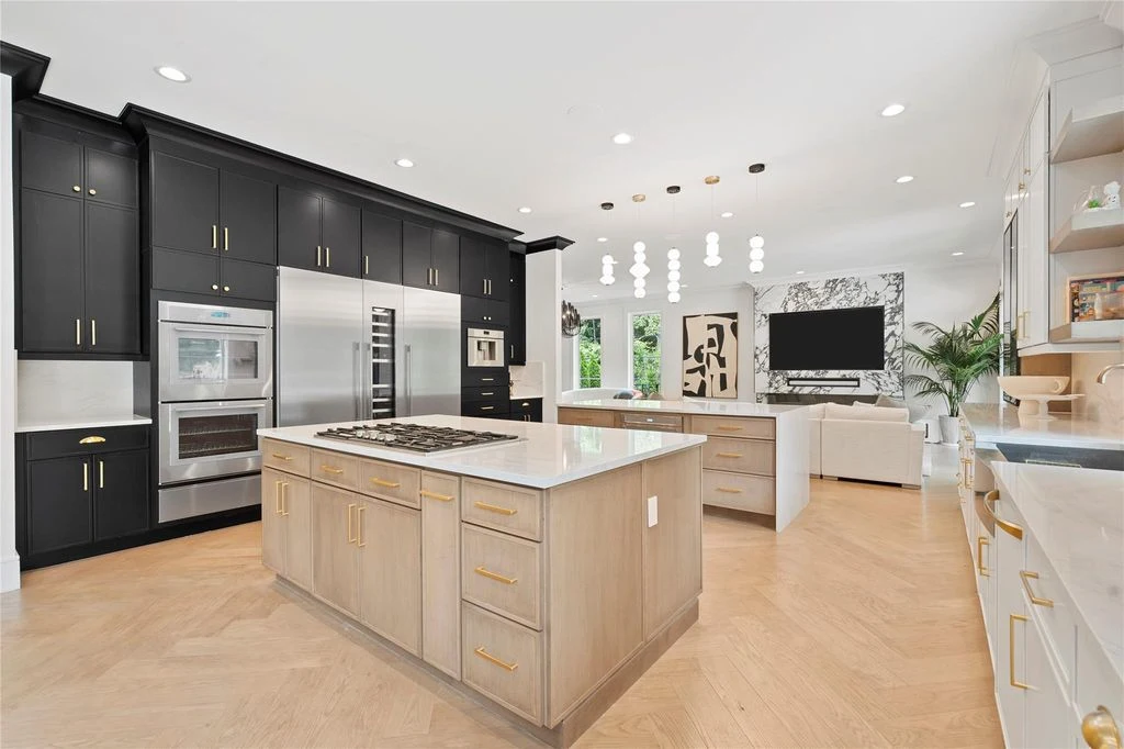 2 Maple Way A Spectacular Modern Masterpiece of Innovation and Luxury in New York Listed at 4488888 16