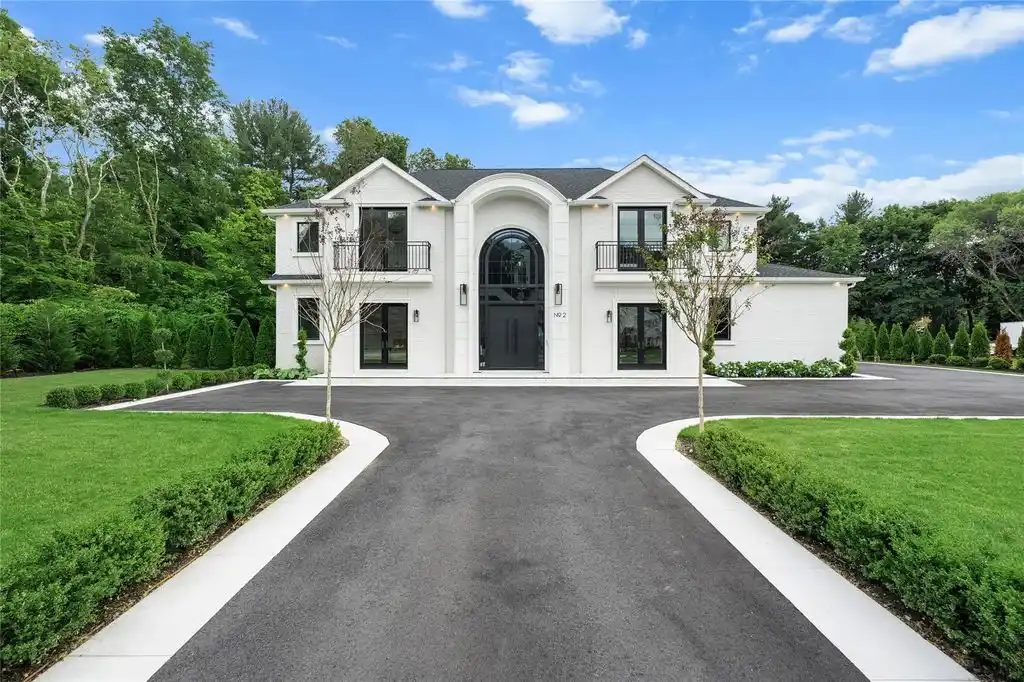 2 Maple Way A Spectacular Modern Masterpiece of Innovation and Luxury in New York Listed at 4488888 3