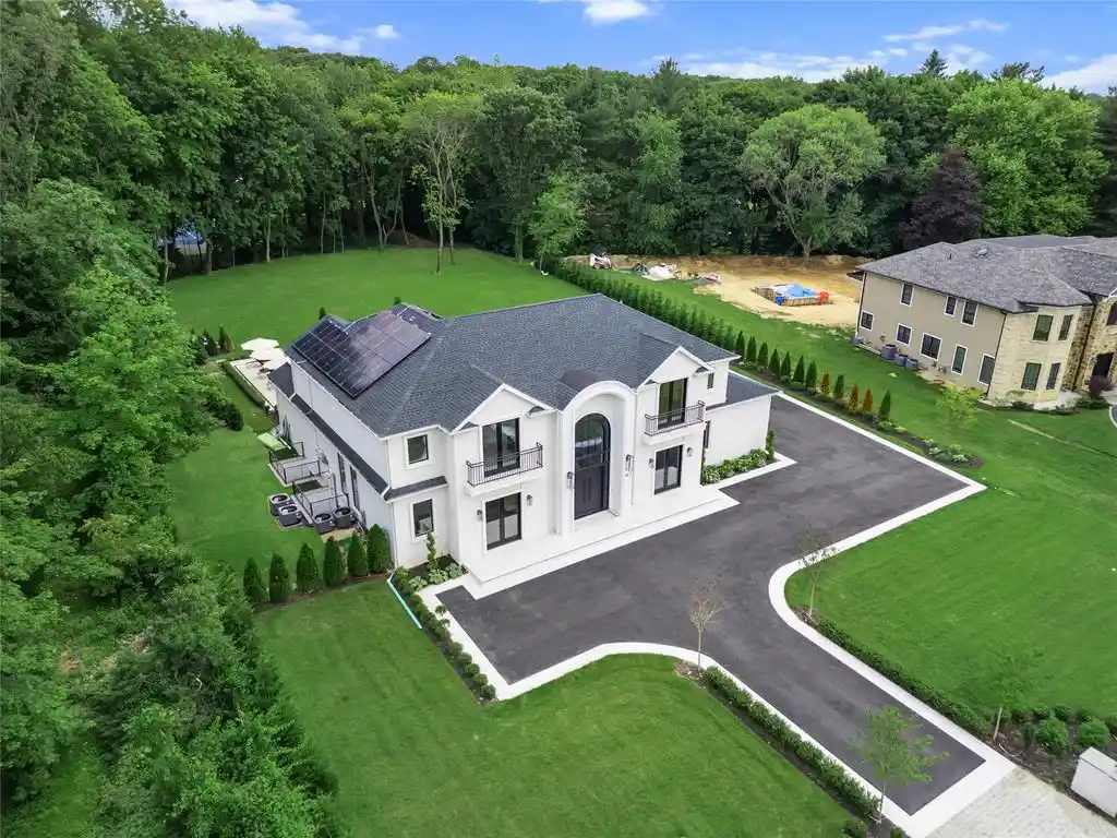 2 Maple Way A Spectacular Modern Masterpiece of Innovation and Luxury in New York Listed at 4488888 4 1