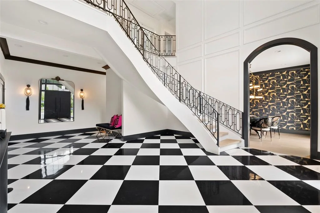 2 Maple Way A Spectacular Modern Masterpiece of Innovation and Luxury in New York Listed at 4488888 8