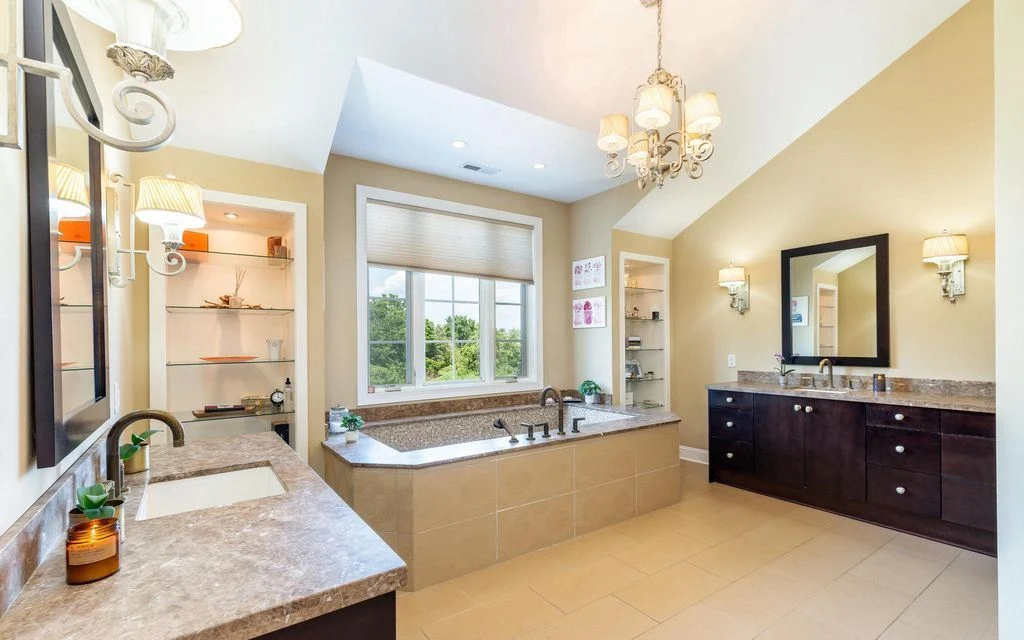 3 Stonebridge Crossing Rd A Stunning 5.99M Estate Offering Serenity and Resort Style Living 10
