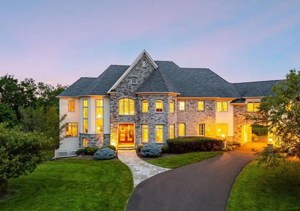3 Stonebridge Crossing Rd A Stunning 5.99M Estate Offering Serenity and Resort Style Living 16