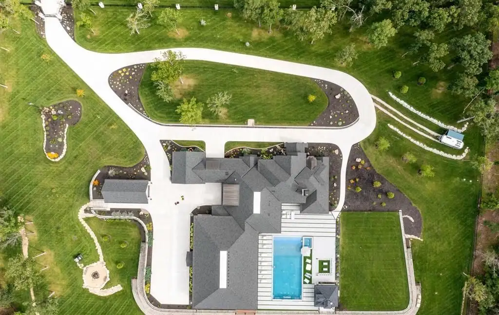 300 Ridgecrest Dr Delivers Breathtaking Views and Elite Living in the Ozarks for 8.95 Million 19