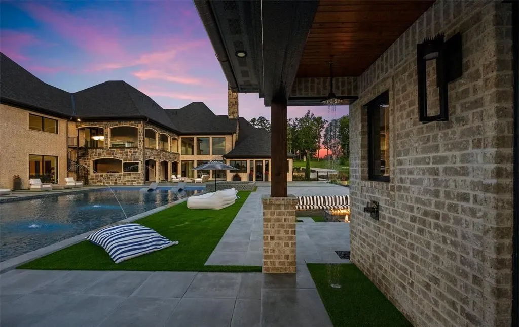 300 Ridgecrest Dr Delivers Breathtaking Views and Elite Living in the Ozarks for 8.95 Million 20