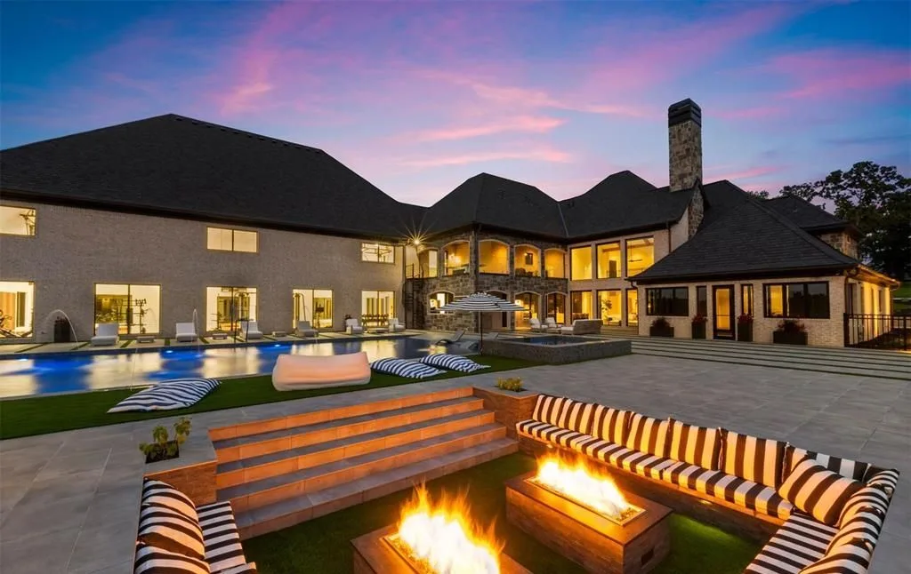 300 Ridgecrest Dr Delivers Breathtaking Views and Elite Living in the Ozarks for 8.95 Million 21