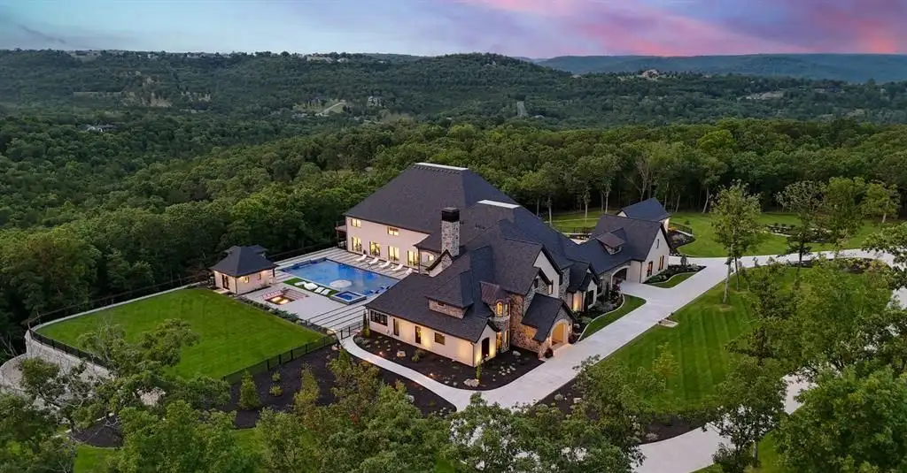 300 Ridgecrest Dr Delivers Breathtaking Views and Elite Living in the Ozarks for 8.95 Million 22