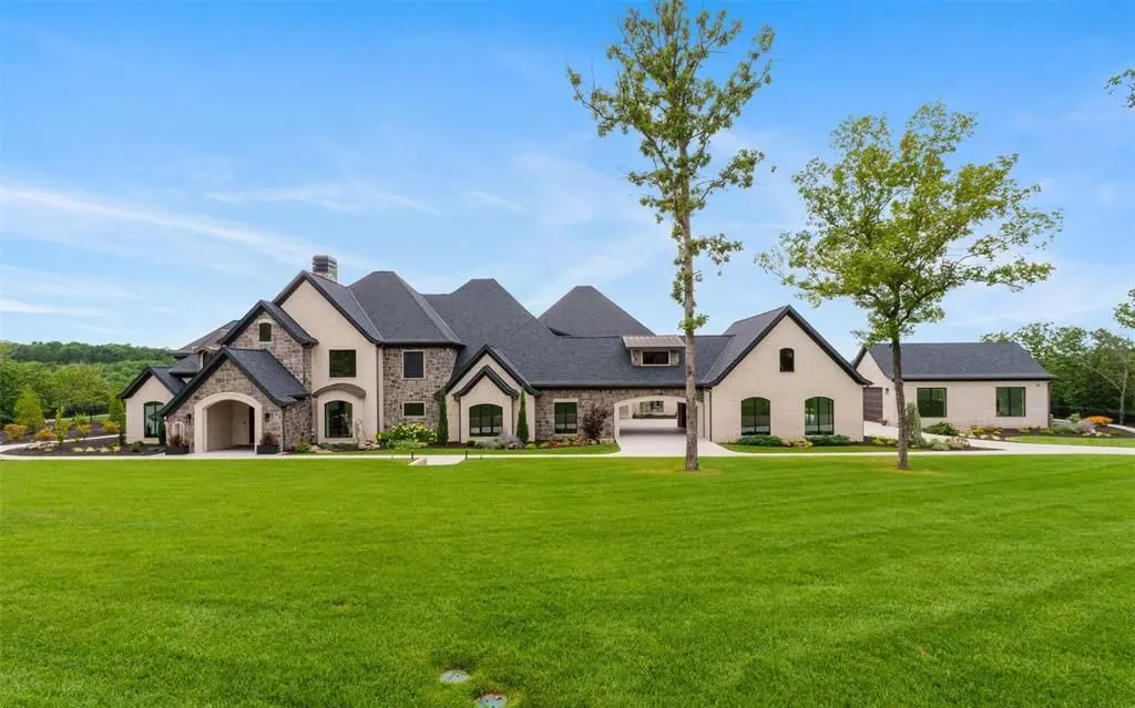 300 Ridgecrest Dr Delivers Breathtaking Views and Elite Living in the Ozarks for 8.95 Million 3