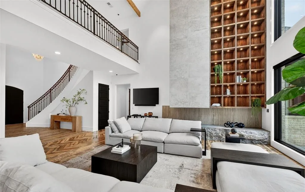 300 Ridgecrest Dr Delivers Breathtaking Views and Elite Living in the Ozarks for 8.95 Million 5