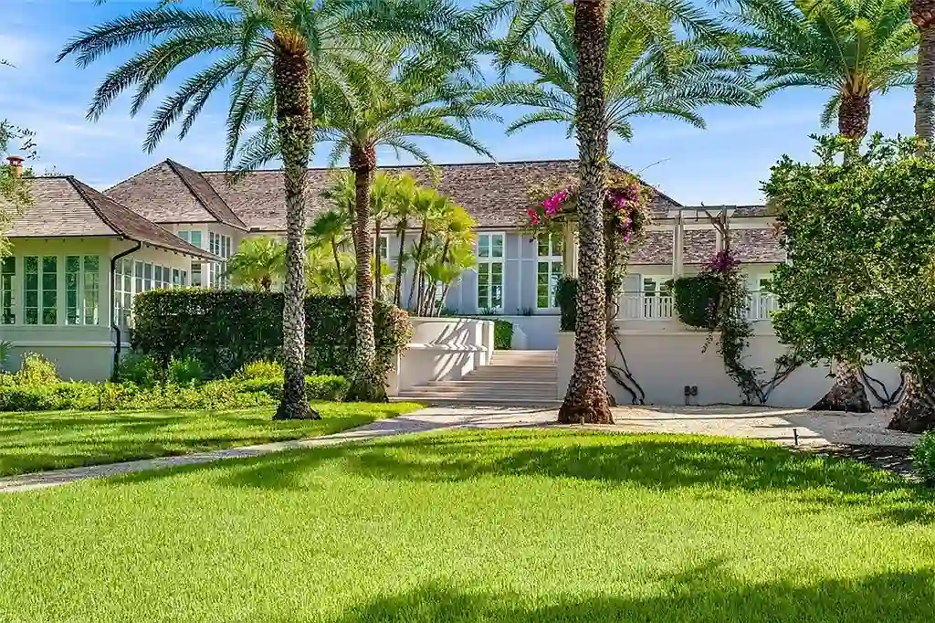 Resort-style pool and spa surrounded by palm trees at 3340 Savannah Pl in Windsor, Vero Beach