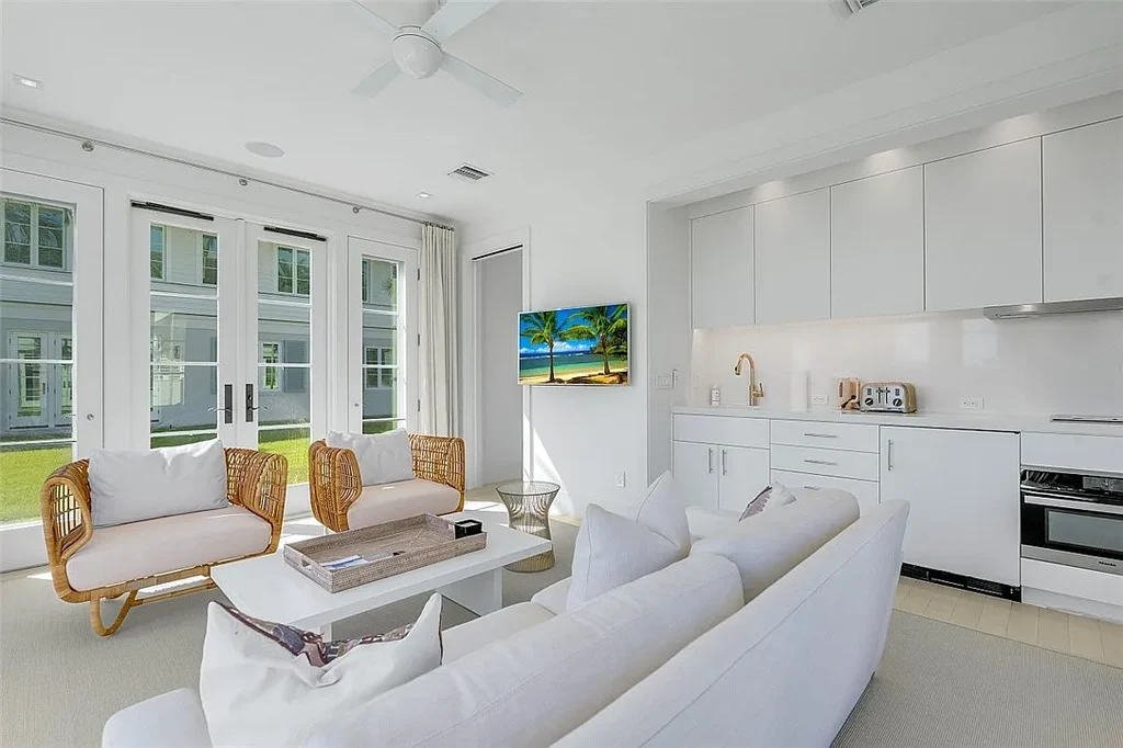 Resort-style pool and spa surrounded by palm trees at 3340 Savannah Pl in Windsor, Vero Beach