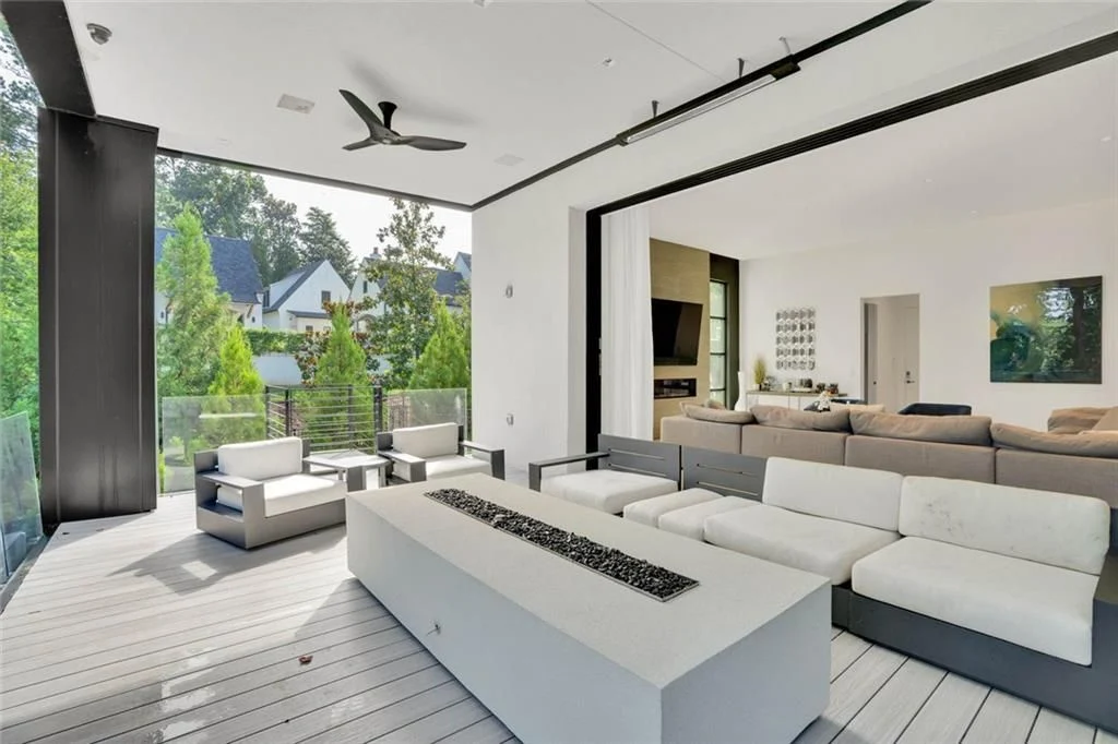 415 River Valley Rd A Stunning Contemporary Estate Offering Exclusive Luxury and Privacy — Listed at 5.25 Million 10