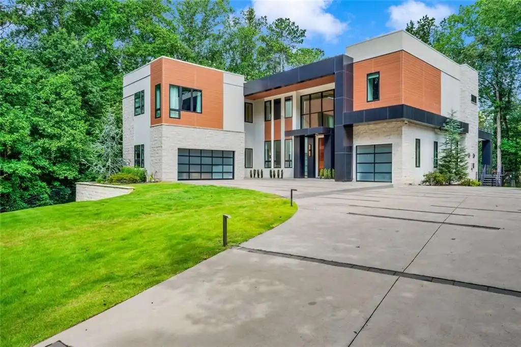 415 River Valley Rd A Stunning Contemporary Estate Offering Exclusive Luxury and Privacy — Listed at 5.25 Million 4