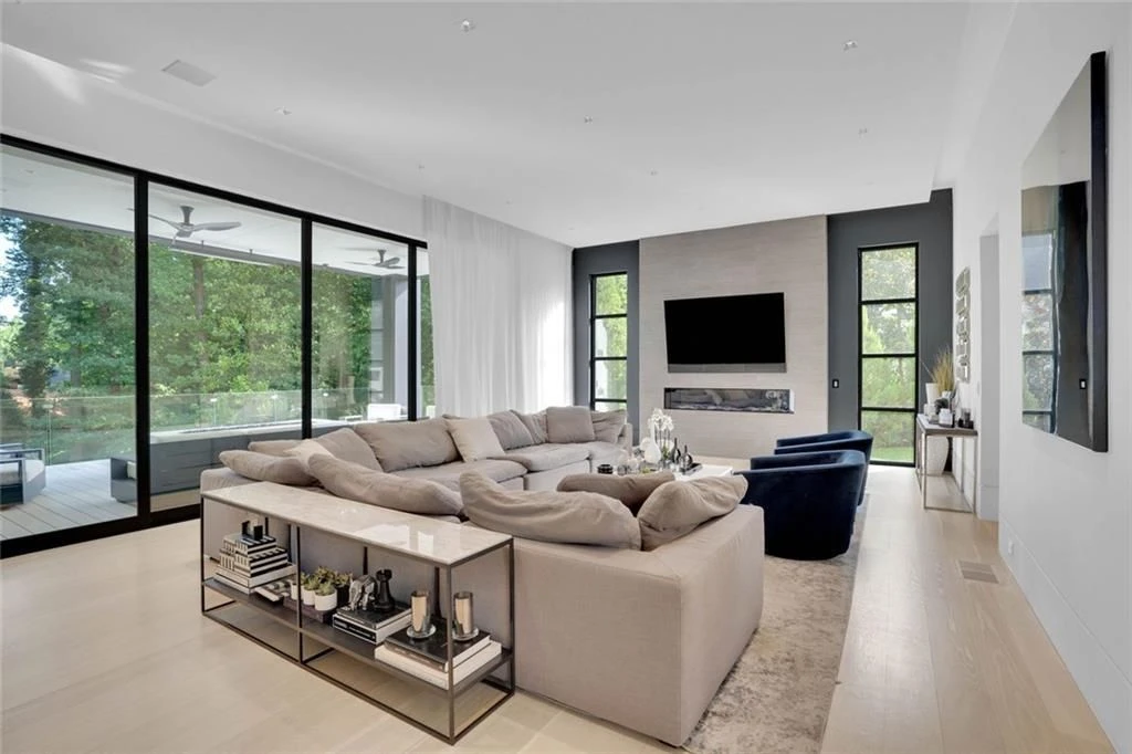 415 River Valley Rd A Stunning Contemporary Estate Offering Exclusive Luxury and Privacy — Listed at 5.25 Million 7
