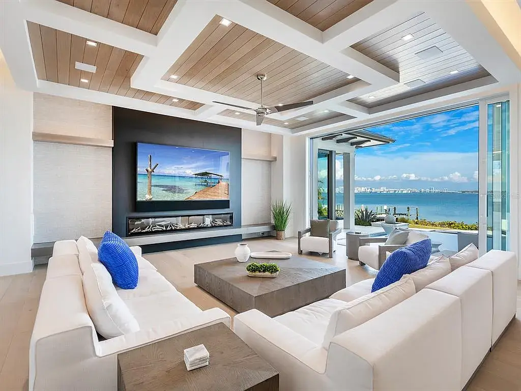 Infinity-edge saltwater pool at 424 Bowdoin Cir overlooking Sarasota Bay