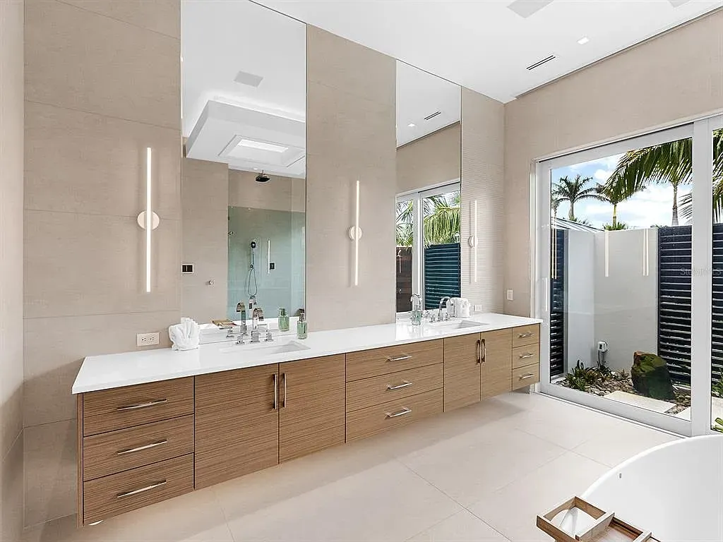 Infinity-edge saltwater pool at 424 Bowdoin Cir overlooking Sarasota Bay