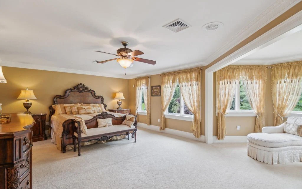 509 Wheatfield Ln Blends Architectural Elegance and Resort Style Luxury for 3.75 Million 13