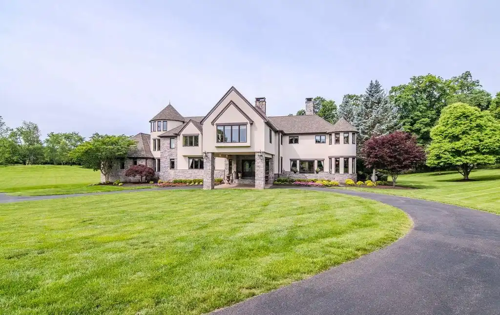 509 Wheatfield Ln Blends Architectural Elegance and Resort Style Luxury for 3.75 Million 2