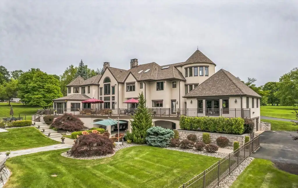 509 Wheatfield Ln Blends Architectural Elegance and Resort Style Luxury for 3.75 Million 20