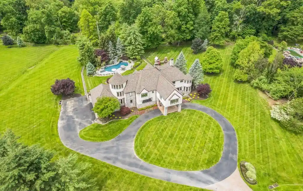 509 Wheatfield Ln Blends Architectural Elegance and Resort Style Luxury for 3.75 Million 21