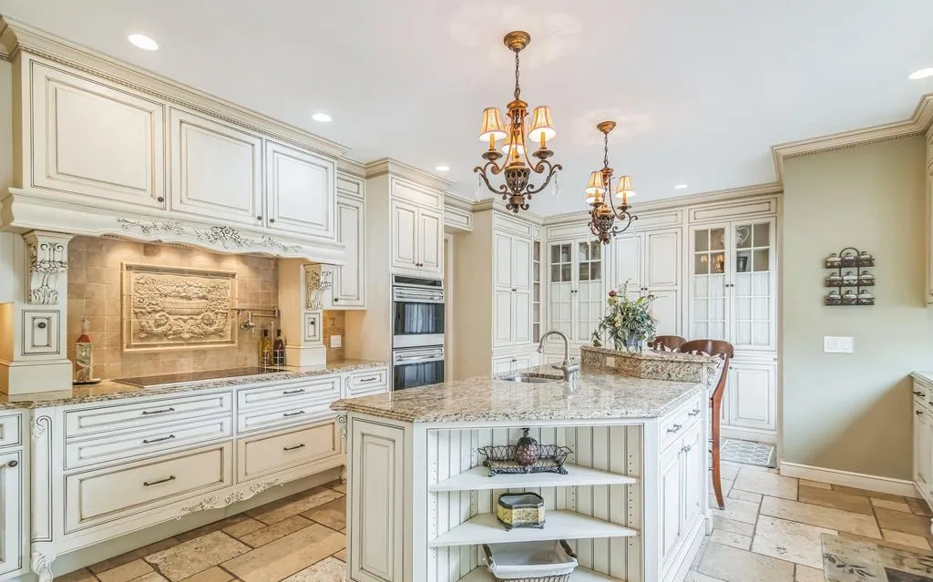 509 Wheatfield Ln Blends Architectural Elegance and Resort Style Luxury for 3.75 Million 8