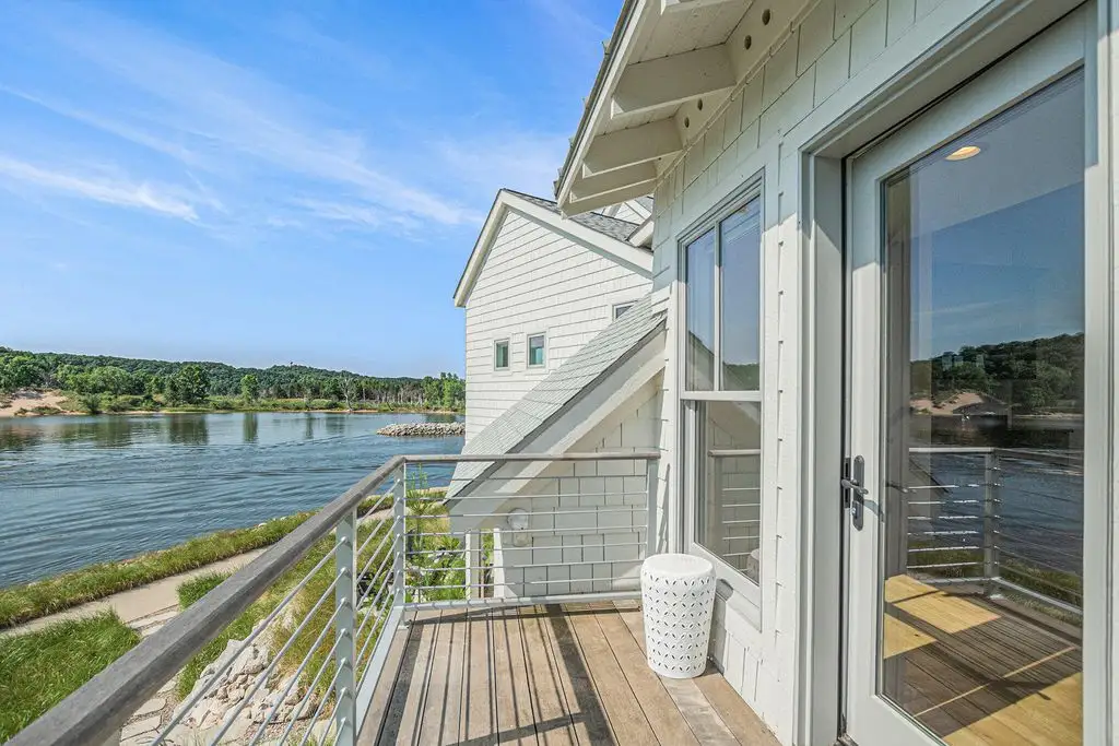 6736 Saugatuck Beach Rd A Bespoke Lakeshore Estate with Captivating Waterfront Views 16