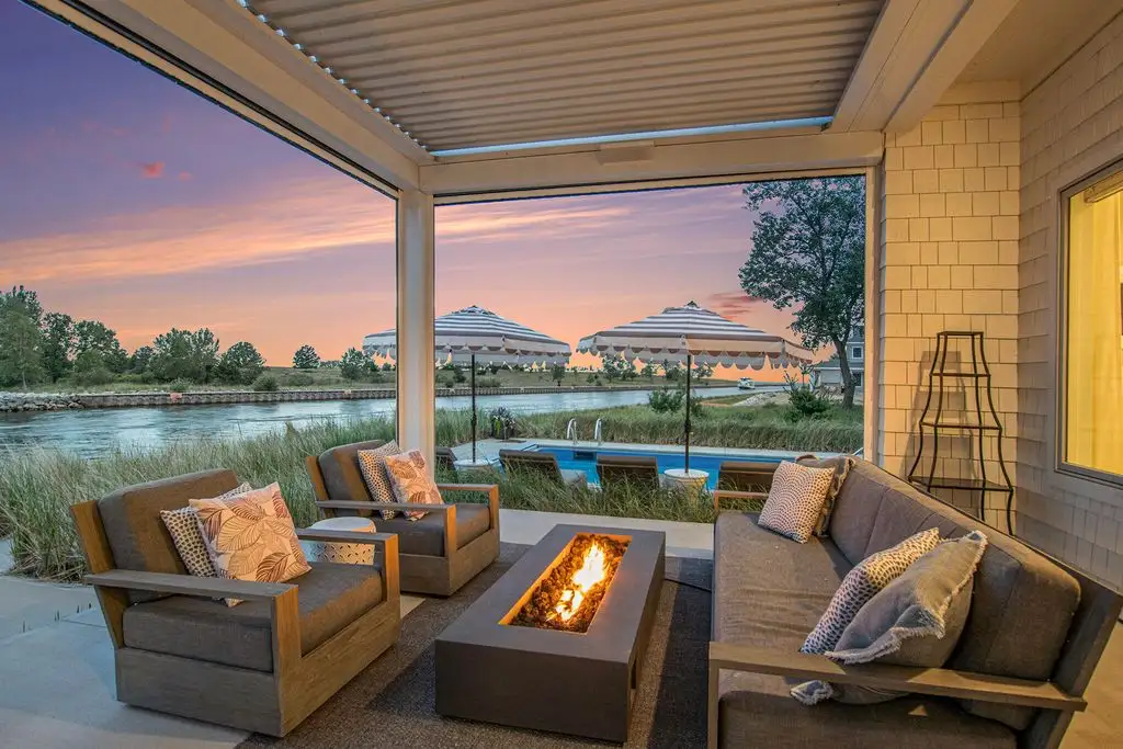 6736 Saugatuck Beach Rd A Bespoke Lakeshore Estate with Captivating Waterfront Views 4