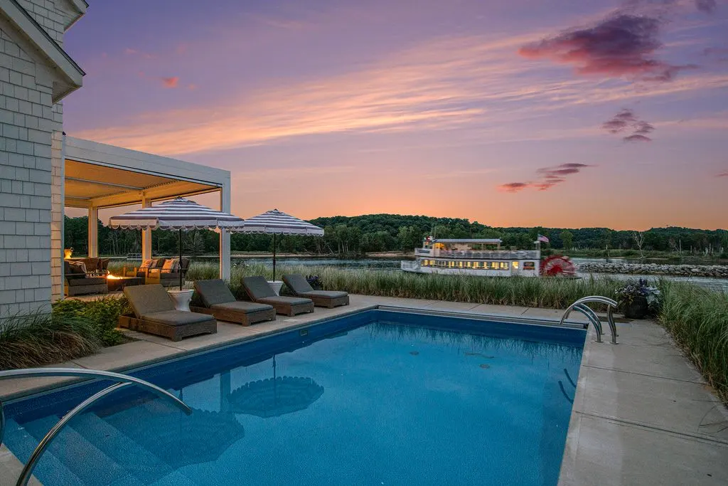 6736 Saugatuck Beach Rd A Bespoke Lakeshore Estate with Captivating Waterfront Views 8