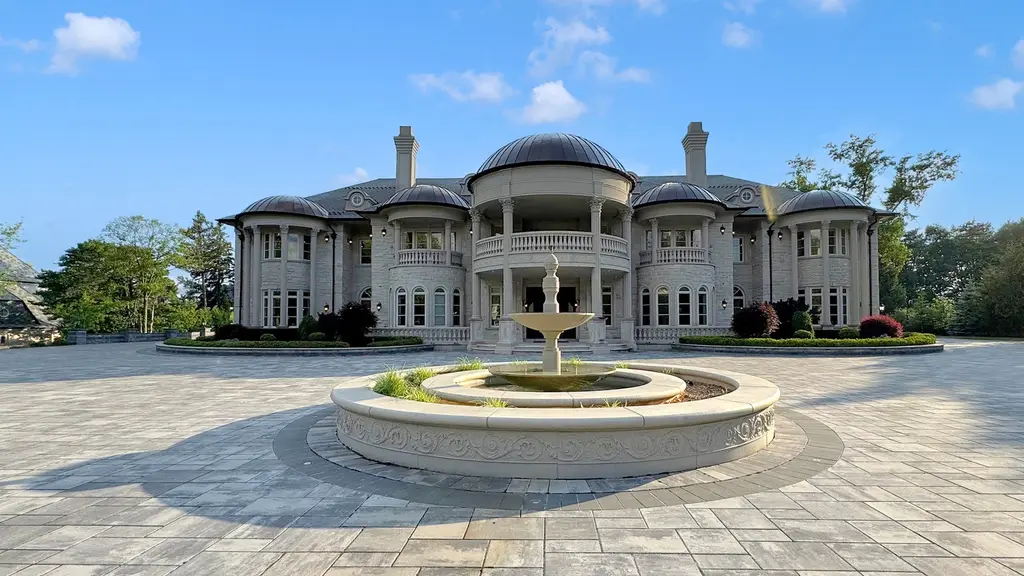 8 High Point Rd W An Iconic Bridle Path Estate Offering Resort Style Luxury for C32.57 Million 1
