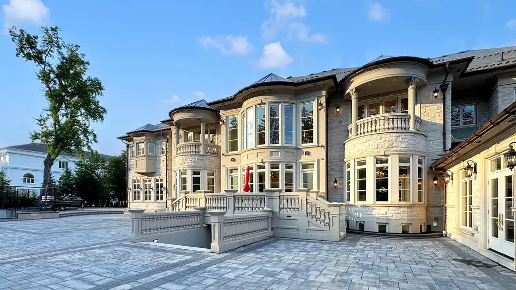 8 High Point Rd W An Iconic Bridle Path Estate Offering Resort Style Luxury for C32.57 Million 23