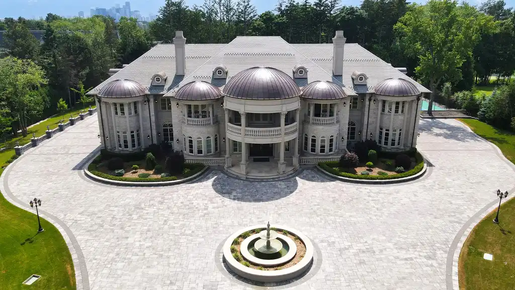 8 High Point Rd W An Iconic Bridle Path Estate Offering Resort Style Luxury for C32.57 Million 25