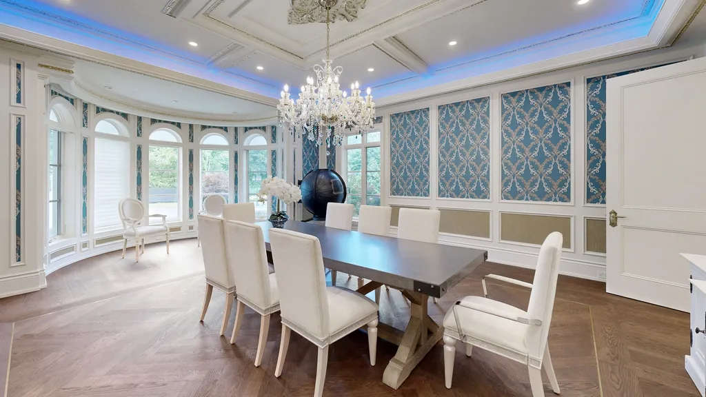 8 High Point Rd W An Iconic Bridle Path Estate Offering Resort Style Luxury for C32.57 Million 5