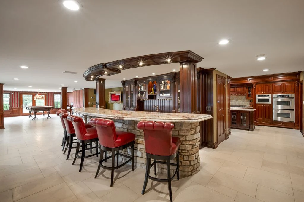 92 Hawthorne Rd Unveils a Magnificent 4.5M Waterfront Sanctuary in the Heart of Illinois 15