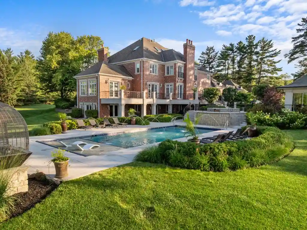 92 Hawthorne Rd Unveils a Magnificent 4.5M Waterfront Sanctuary in the Heart of Illinois 2