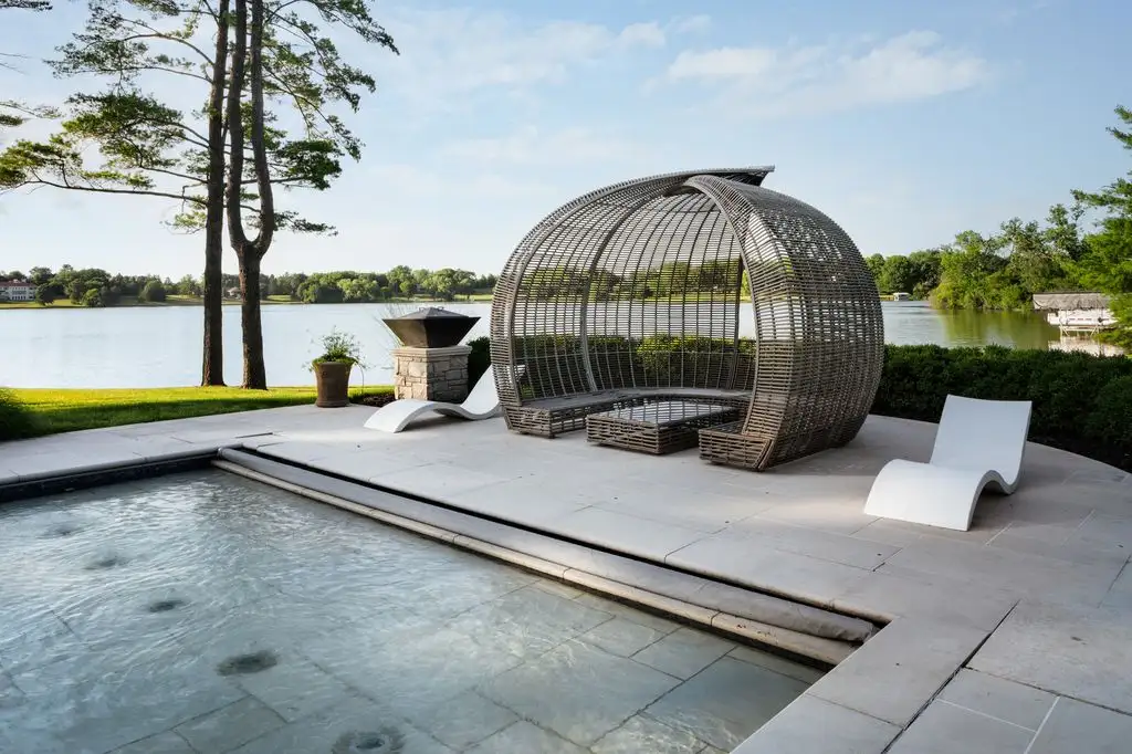 92 Hawthorne Rd Unveils a Magnificent 4.5M Waterfront Sanctuary in the Heart of Illinois 5