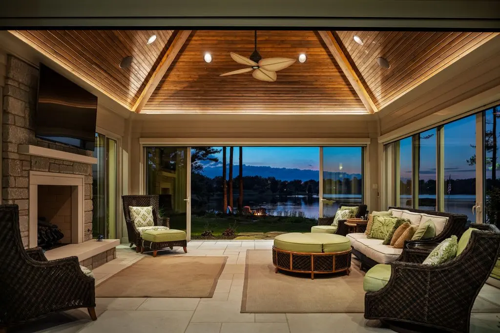 92 Hawthorne Rd Unveils a Magnificent 4.5M Waterfront Sanctuary in the Heart of Illinois 6