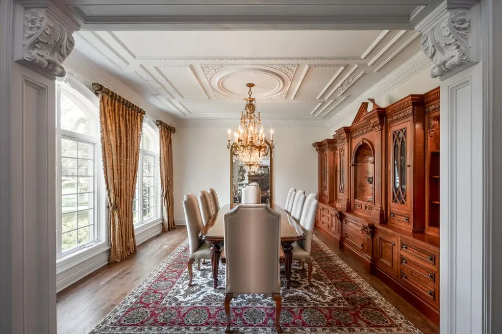 92 Hawthorne Rd Unveils a Magnificent 4.5M Waterfront Sanctuary in the Heart of Illinois 9