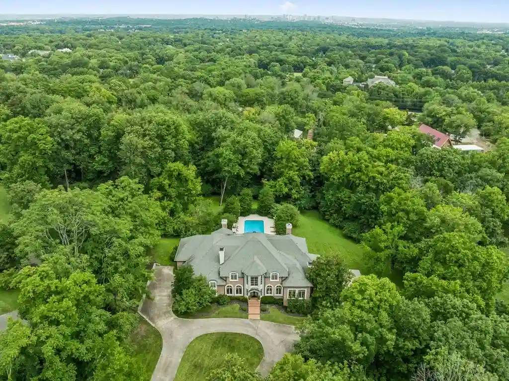 926 Overton Lea Rd A Breathtaking Tennessee Estate Surrounded by Old Growth Trees Listed at 4.45 Million 2
